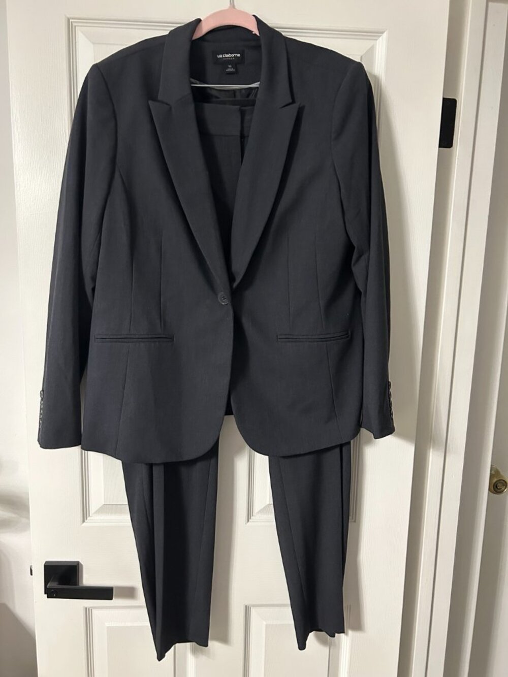 Liz Claiborne Career Women’s Dark Gray 2 Piece Pant Suit Size 16/18 - Picture 2 of 9